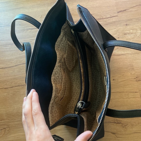 Guess Tote bag purse - Picture 2 of 4